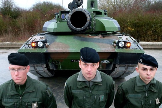 Pháp sẽ gửi xe tăng và quân đội đến biên giới Nga