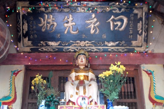 Bạch Y Công Chúa - Ngôi đền thiêng dưới chân Hòn Thàng