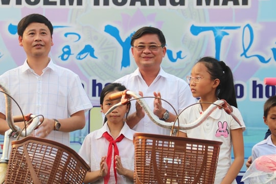 Giải Quần vợt Vô địch Nghệ An 2019 tặng 52 xe đạp cho học sinh nghèo