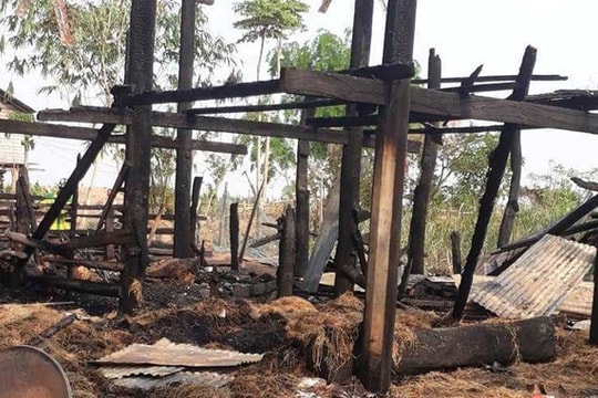 Cháy nhà sàn trong đêm, 1 cháu bé tử vong