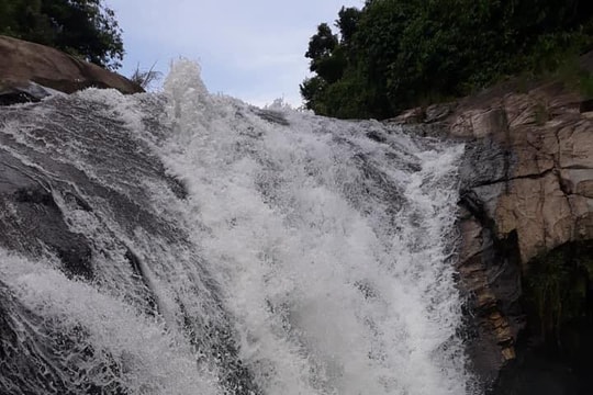 Nghệ An: Rủ nhau ra suối tránh nắng, nam thanh niên bị đuối nước