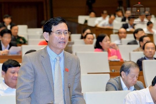 Nếu quan chức chạy điểm cho con thì phải bị truy tố chứ không chỉ là mất chức