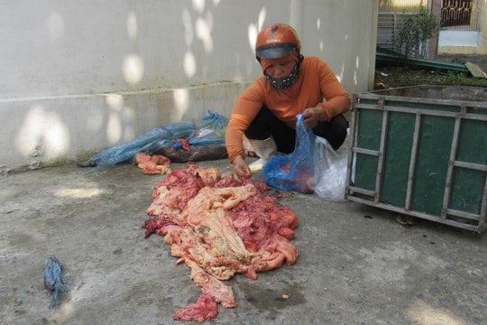 Ngăn chặn vụ vận chuyển hơn 100kg nội tạng hôi thối đi tiêu thụ  ​