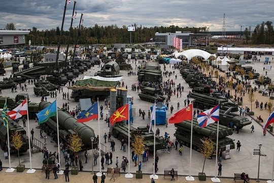 Nga đem hàng trăm khí tài quân sự chào hàng ở 'sát nách' Mỹ