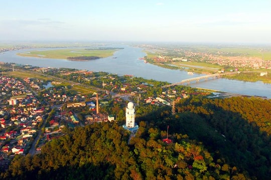 Hấp dẫn 'vòng tròn xanh' núi Quyết ở thành Vinh