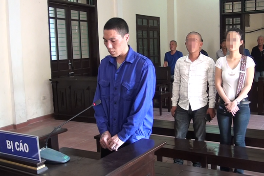 6 năm rưỡi tù giam cho ông bố ngáo đá ném con từ mái nhà