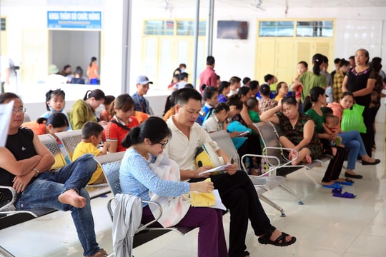 Nghệ An: Người già, trẻ nhỏ ùn ùn nhập viện do nắng nóng