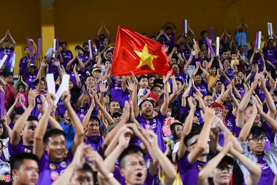 Chuyện pháo sáng ở V.League: Quýt làm, cam chịu