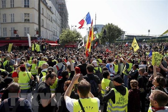 Tổng thống Pháp đề xuất 4 phương hướng giải quyết bất ổn xã hội