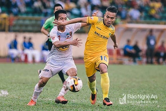 Rời SLNA, Trần Phi Sơn trở thành cầu thủ “đen đủi” nhất