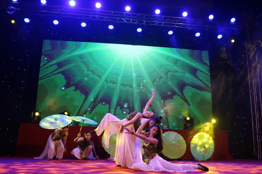 Học sinh trường Phan tái hiện dòng chảy văn hóa Việt qua tác phẩm văn học dân gian