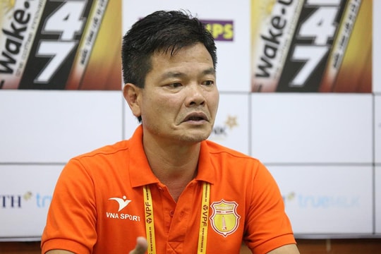 Hai HLV nói gì sau trận hòa tại sân Vinh?