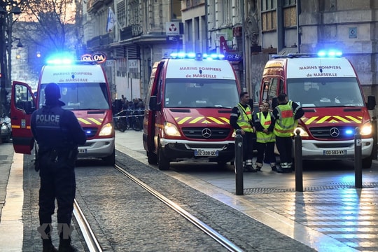 An ninh Pháp chặn đứng âm mưu khủng bố; Tổng thống Indonesia quyết định dời thủ đô