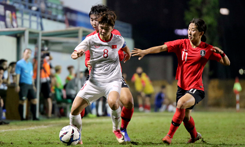Ajax thắng ngay trên sân Tottenham; Việt Nam vượt qua vòng loại U19 nữ châu Á nhờ chỉ số fair-play