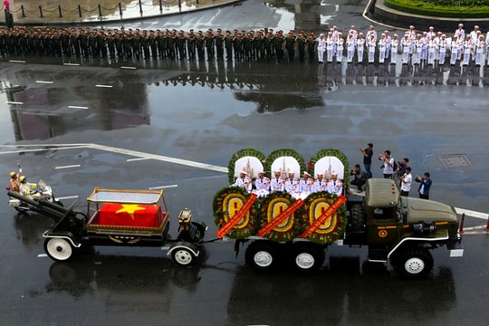 Linh cữu nguyên Chủ tịch nước Lê Đức Anh đến Nghĩa trang TP HCM