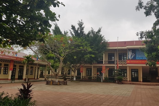 5 học sinh tiểu học bị chém giữa sân trường, 1 em tử vong