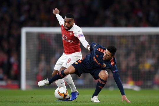 Arsenal thắng thuyết phục ở bán kết lượt đi Europa League