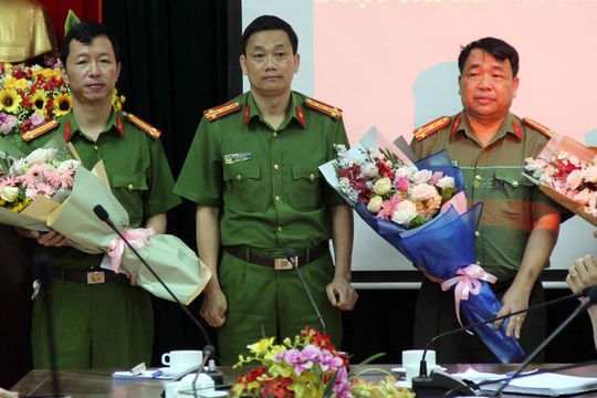 Nghệ An trao thưởng chuyên án bắt nhóm hacker chiếm tài khoản Facebook lừa hơn 20 tỷ đồng