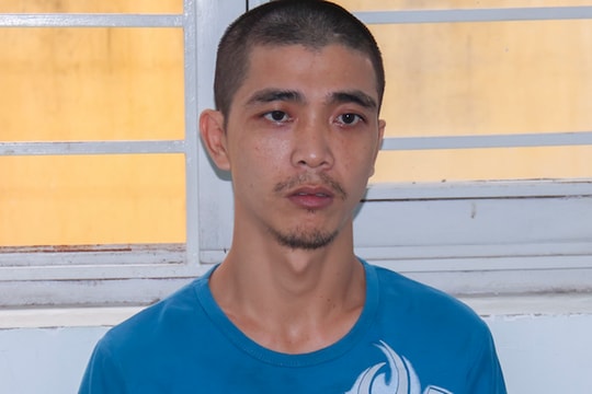 Tên trộm 5 tiền án vào tận buồng ngủ tháo dây chuyền vàng trên cổ