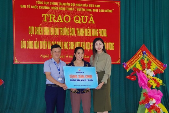 Ban Thanh niên Quân đội tặng 70 suất quà cho đối tượng chính sách ở Đô Lương