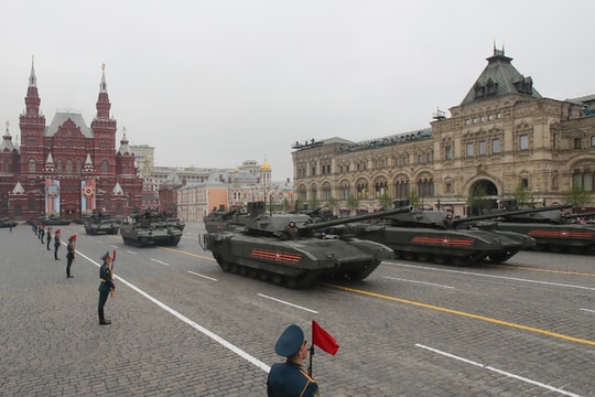 Nga diễu binh kỷ niệm ngày Chiến thắng; Triều Tiên tiếp tục phóng tên lửa