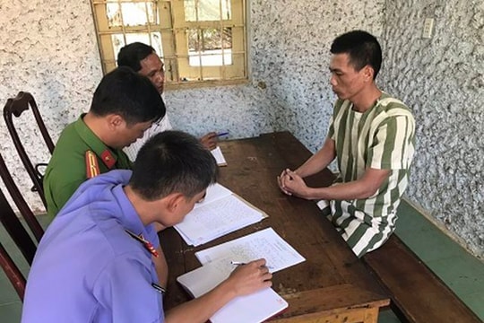 Đến nhà chơi, 2 gã đàn ông giở trò đồi bại với bé gái 15 tuổi