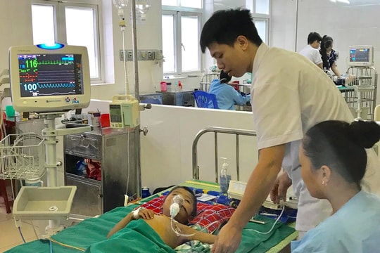 Uống thuốc thầy lang, bé trai 5 tuổi ở Nghệ An bị sốc nhiễm trùng, nguy kịch