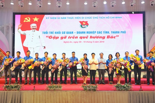 Tuổi trẻ khối cơ quan - doanh nghiệp 12 tỉnh, thành phố gặp gỡ trên quê hương Bác
