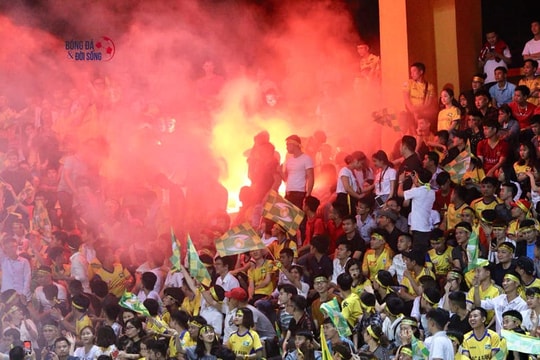 SLNA bị phạt tổng cộng 40 triệu đồng vì cổ động viên đốt pháo sáng 