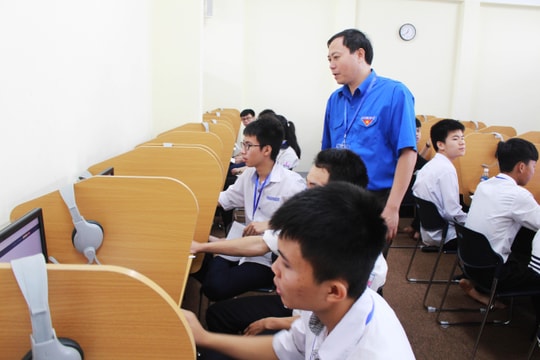 Hơn 200 học sinh tham gia tranh tài tại Hội thi Tin học trẻ Nghệ An