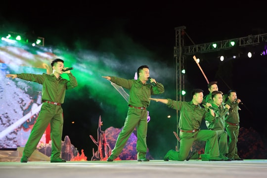  Hàng ngàn khán giả xúc động với 'Trường Sơn - Con đường huyền thoại' 