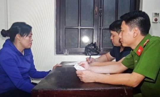 Người mẹ bị con gái phóng hỏa khi đang ngủ đã tử vong