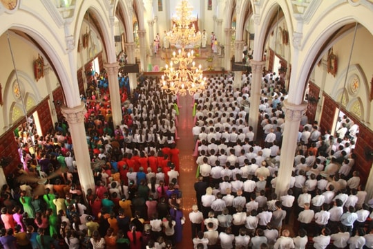 Giáo xứ Cửa Lò tổ chức tuần chầu lượt