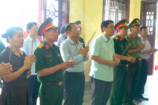 Bí thư Tỉnh ủy dâng hương tưởng niệm các anh hùng liệt sĩ hy sinh tại Lào