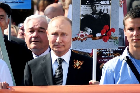 Ông Putin nói về cha của mình khi tham gia cuộc diễu hành 'Trung đoàn bất tử'