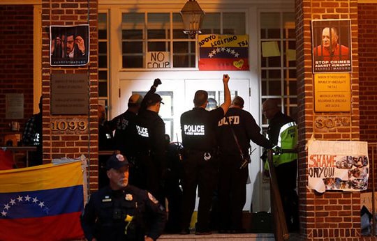 Mỹ đột kích Đại sứ quán Venezuela tại Washington; Đụng độ bạo lực tại Sri Lanka