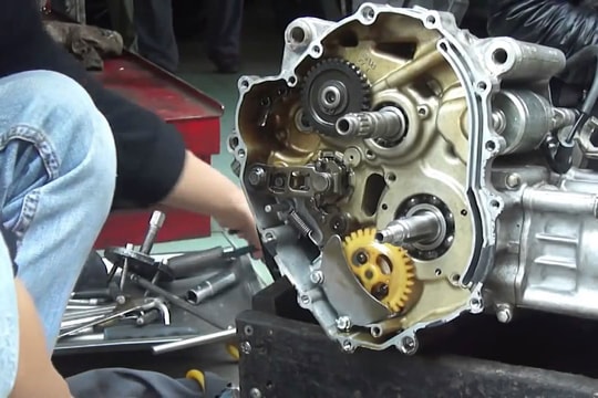 Những chiêu 'luộc khách' ngang nhiên của thợ sửa xe máy