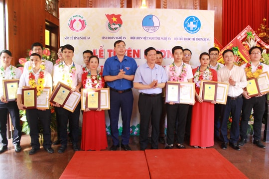 Nghệ An tuyên dương 29 thầy thuốc trẻ tiêu biểu làm theo lời Bác 