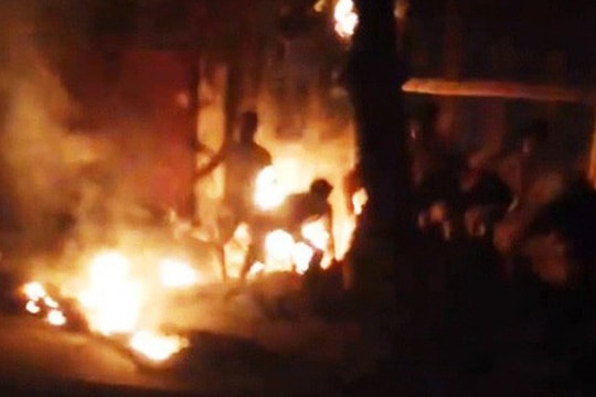 Chồng đâm vợ rồi dùng xăng tự thiêu