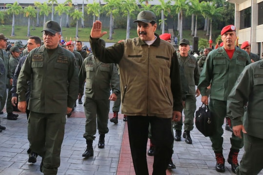 Quân đội Venezuela tuyên bố đang chờ lính Mỹ với vũ khí trên tay