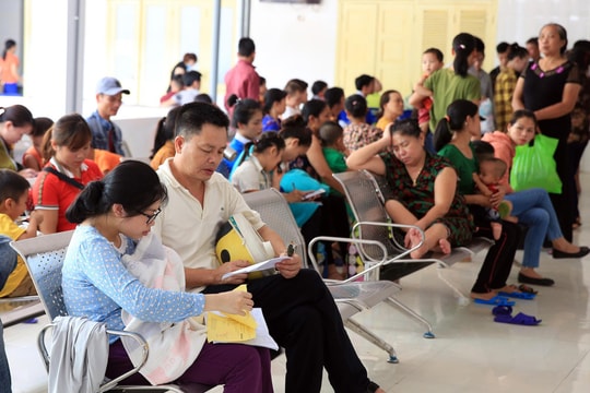 Nghệ An: Nắng nóng, hàng nghìn bệnh nhân nhập viện do viêm đường hô hấp