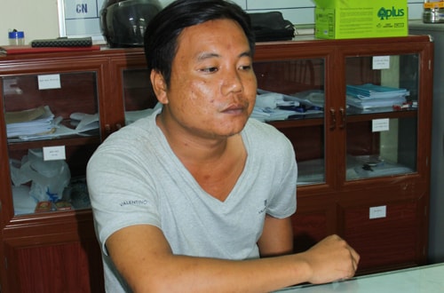 Khách sát hại tài xế xe ôm, giấu xác dưới cành cây