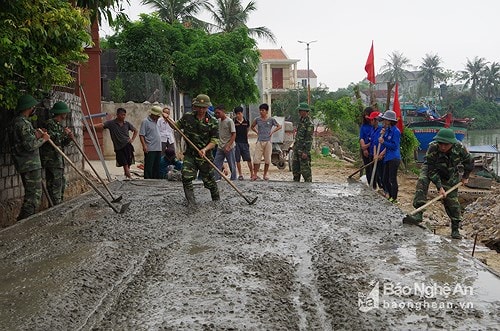Lực lượng vũ trang cần hỗ trợ người dân xây dựng mô hình sinh kế lâu dài