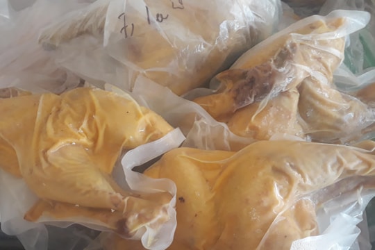 Bắt vụ vận chuyển thịt gà đông lạnh bốc mùi hôi trên Quốc lộ 1A