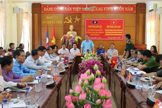 Kỳ Sơn giao ban với các huyện của nước bạn Lào