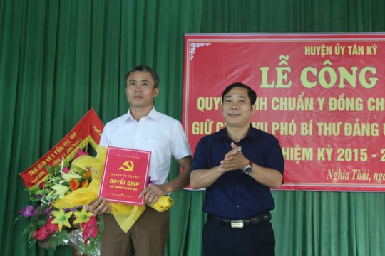 Đô Lương, Tân Kỳ trao quyết định chuẩn y Phó Bí thư Đảng ủy xã