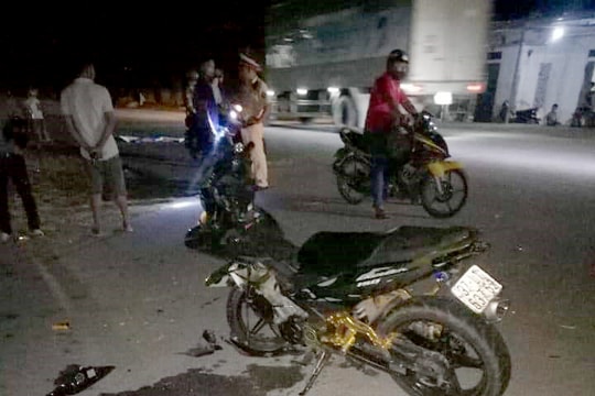 Truy tìm xe ô tô đâm người bị thương rồi bỏ trốn