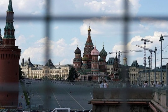 Nghị sĩ Pháp kêu gọi chấm dứt 'cơn điên loạn chống Nga'