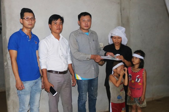 Bạn đọc Báo Nghệ An hỗ trợ gia đình nạn nhân vụ sập giếng ở Thanh Chương