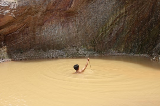 4 học sinh rủ nhau đi tắm ở hố nước, 1 em  tử vong